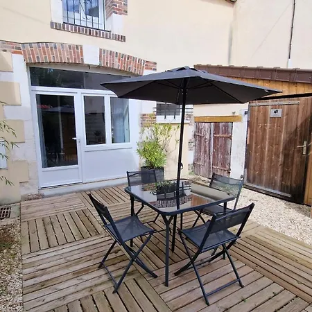 Le Chatel Bourgeois Appoigny Buitenkant foto